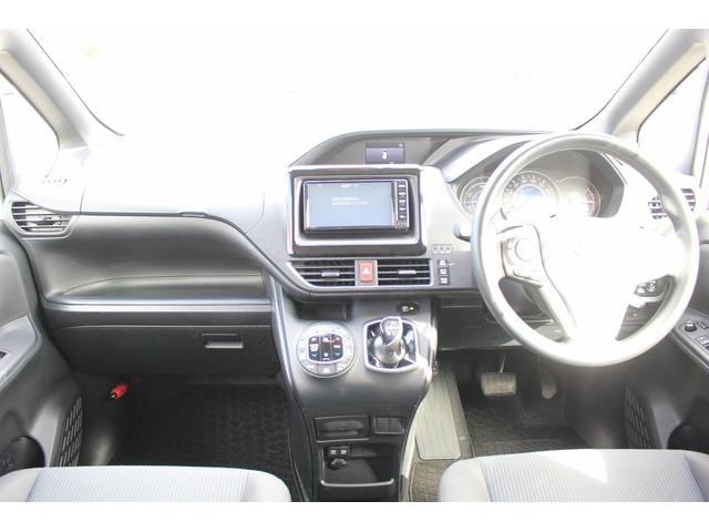 ヴォクシー ハイブリッドＸ　後期型　禁煙車　純正７インチナビ　バックカメラ　両側電動スライドドア　オートクルーズコントロール　ビルトインＥＴＣ　フルセグＴＶ　純正１５インチアルミホイール　衝突軽減ブレーキオートマチックハイビーム（18枚目）