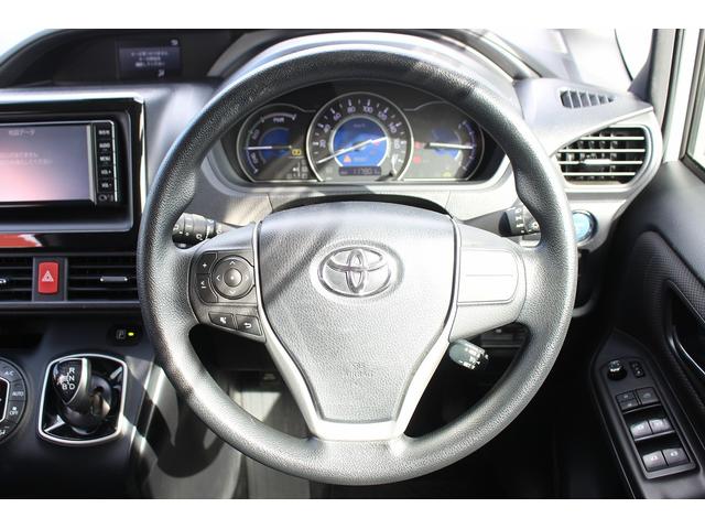 ヴォクシー ハイブリッドＸ　後期型　禁煙車　純正７インチナビ　バックカメラ　両側電動スライドドア　オートクルーズコントロール　ビルトインＥＴＣ　フルセグＴＶ　純正１５インチアルミホイール　衝突軽減ブレーキオートマチックハイビーム（19枚目）