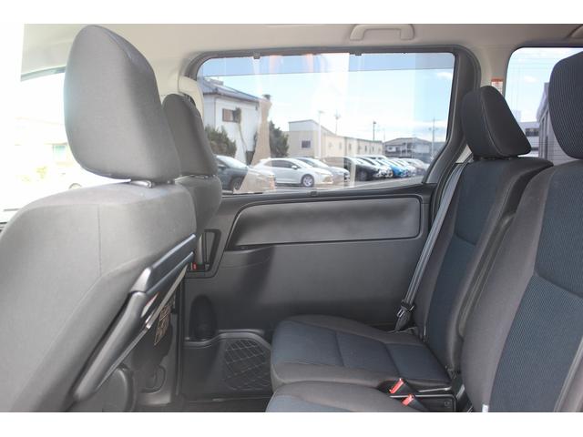 ヴォクシー ハイブリッドＸ　後期型　禁煙車　純正７インチナビ　バックカメラ　両側電動スライドドア　オートクルーズコントロール　ビルトインＥＴＣ　フルセグＴＶ　純正１５インチアルミホイール　衝突軽減ブレーキオートマチックハイビーム（40枚目）