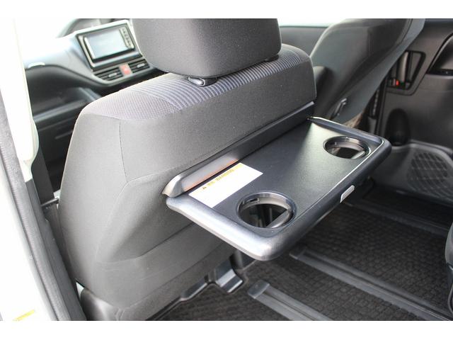 ヴォクシー ハイブリッドＸ　後期型　禁煙車　純正７インチナビ　バックカメラ　両側電動スライドドア　オートクルーズコントロール　ビルトインＥＴＣ　フルセグＴＶ　純正１５インチアルミホイール　衝突軽減ブレーキオートマチックハイビーム（51枚目）