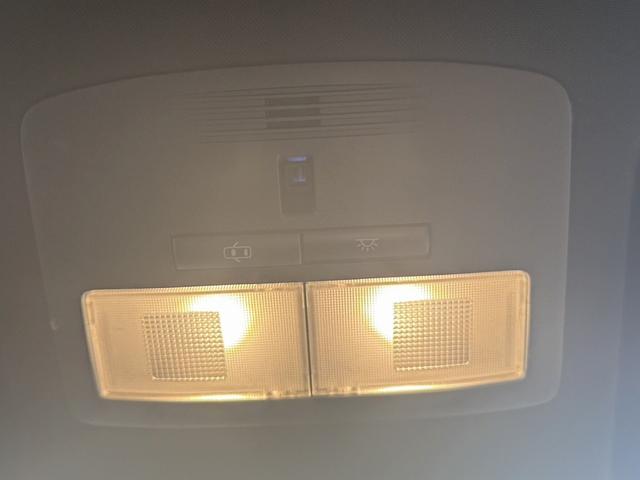 ハリアー エレガンス　純正９インチナビ　フルセグ　バックカメラ　アダクティブクルーズコントロール　ハーフレザー　ＥＴＣ　Ｂｌｕｅｔｏｏｔｈ　衝突軽減ブレーキ　パワーシート　レーンキープアシスト　純正フロアマット（61枚目）