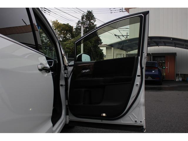 オデッセイハイブリッド ハイブリッド・ホンダセンシング 禁煙車 両側電動スライドドア フルセグTV 運転席パワーシート ビルトインETC バックカメラ プラズマクラスター付きオートエアコン 革巻きステアリング Bluetooth接続 LEDヘッド・フォグ(23枚目)