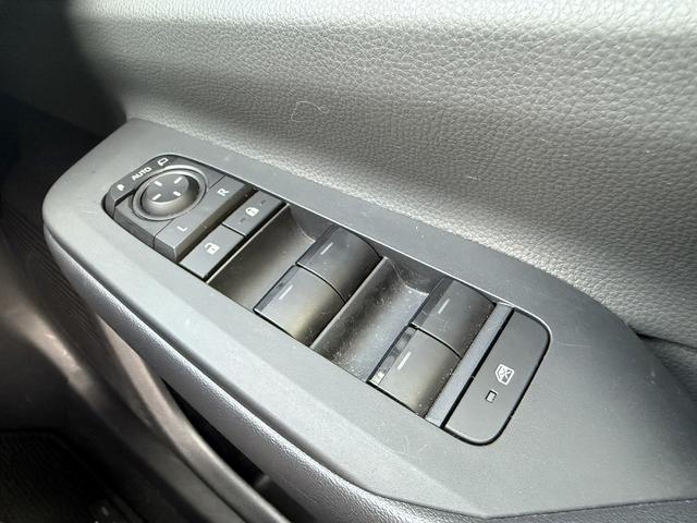 プリウス X 純正9インチナビ フルセグ バックカメラ 衝突軽減ブレーキ アダクティブクルーズコントロール レーンキープアシスト ETC レーンアシスト クリアランスソナー オートマチックハイビーム 100V電源(69枚目)