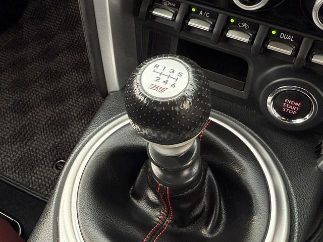 BRZ STI スポーツ 禁煙車 ワンオーナー 6速MT 社外ナビ ワンセグ バックカメラ オートクルーズコントロール ボルドー革アルカンターラコンビシート STIマフラー BREMBO 純正18インチAW シートヒーター(3枚目)