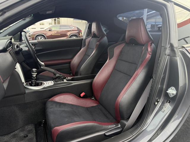 BRZ STI スポーツ 禁煙車 ワンオーナー 6速MT 社外ナビ ワンセグ バックカメラ オートクルーズコントロール ボルドー革アルカンターラコンビシート STIマフラー BREMBO 純正18インチAW シートヒーター(37枚目)