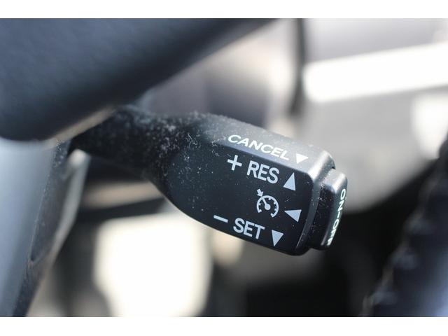 ノア ハイブリッドSi ダブルバイビーII 禁煙車 両側電動スライドドア 純正ナビ フルセグ シートヒーター オートクルーズ 衝突軽減ブレーキ LEDヘッドライト ETC ハーフレザー オートマチックハイビーム レーンディバーチヤーアラート(7枚目)