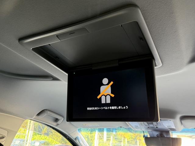 アルファード ２．５Ｓ　後期型　禁煙車　メーカー１３．２インチ後席モニター　純正９インチナビ　フルセグ　Ｂカメラ　両側電動スライドドア　ＥＴＣ　デジタルインナーミラー　トヨタセーフティセンス　アダプティブクルーズコントロール（3枚目）