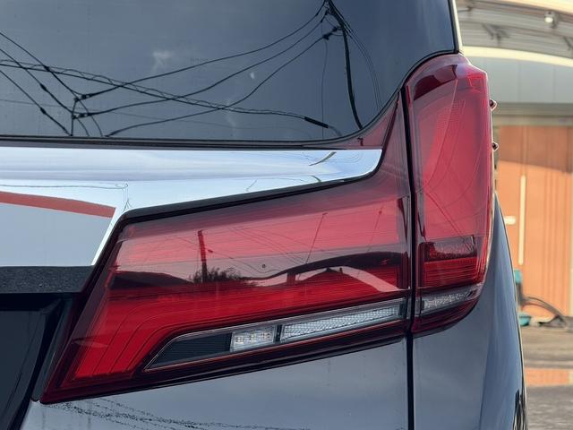 アルファード ２．５Ｓ　後期型　禁煙車　メーカー１３．２インチ後席モニター　純正９インチナビ　フルセグ　Ｂカメラ　両側電動スライドドア　ＥＴＣ　デジタルインナーミラー　トヨタセーフティセンス　アダプティブクルーズコントロール（13枚目）