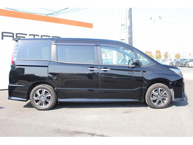 ノア Si ダブルバイビーIII 禁煙車 メーカー13.2型後席モニター フルセグ バックカメラ 両側電動スライドドア 衝突軽減ブレーキ ETC2.0 Bluetooth レーンキープアシスト クリアランスソナー ハーフレザーシート(9枚目)