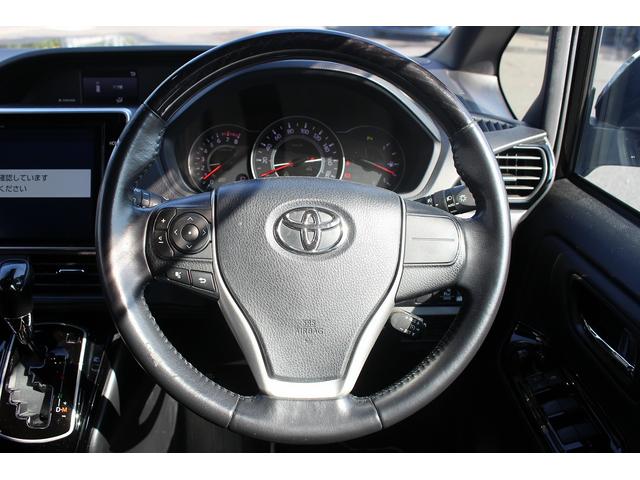 ノア Si ダブルバイビーIII 禁煙車 メーカー13.2型後席モニター フルセグ バックカメラ 両側電動スライドドア 衝突軽減ブレーキ ETC2.0 Bluetooth レーンキープアシスト クリアランスソナー ハーフレザーシート(19枚目)