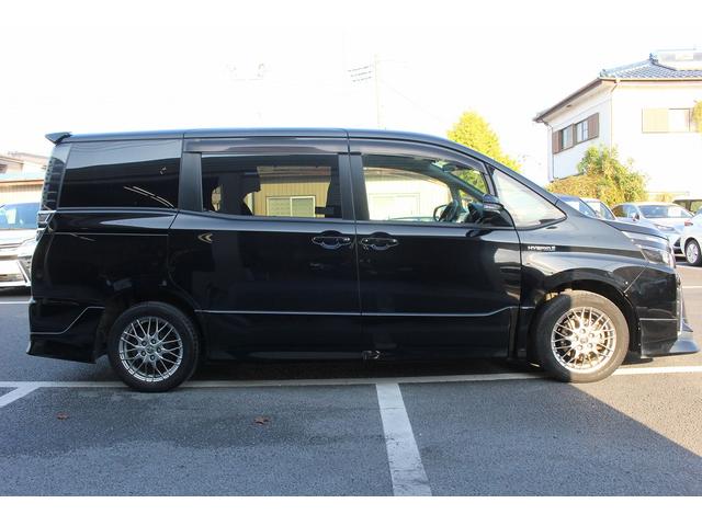 ヴォクシー ハイブリッドZS 後期型 禁煙車 純正10インチナビ フルセグ TRDフルエアロ バックモニター 両側電動スライド シートヒーター ビルトインETC 衝突軽減ブレーキ オートクルーズコントロール 純正AW(9枚目)