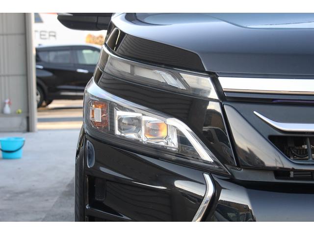 ヴォクシー ハイブリッドZS 後期型 禁煙車 純正10インチナビ フルセグ TRDフルエアロ バックモニター 両側電動スライド シートヒーター ビルトインETC 衝突軽減ブレーキ オートクルーズコントロール 純正AW(12枚目)