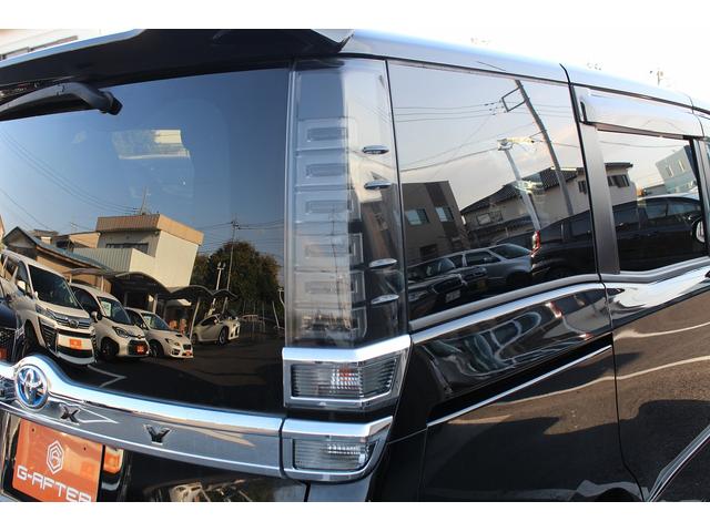 ヴォクシー ハイブリッドZS 後期型 禁煙車 純正10インチナビ フルセグ TRDフルエアロ バックモニター 両側電動スライド シートヒーター ビルトインETC 衝突軽減ブレーキ オートクルーズコントロール 純正AW(13枚目)