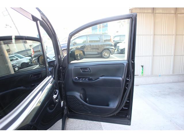 ヴォクシー ハイブリッドZS 後期型 禁煙車 純正10インチナビ フルセグ TRDフルエアロ バックモニター 両側電動スライド シートヒーター ビルトインETC 衝突軽減ブレーキ オートクルーズコントロール 純正AW(31枚目)