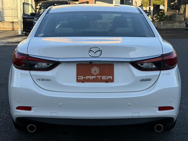 アテンザセダン ２５Ｓ　Ｌパッケージ　禁煙車　白革シート　ＢＯＳＥサウンド　純正７インチナビ　フルセグ　バックカメラ　クルーズコントロール　ヘッドアップディスプレイ　シートヒーター　パワーシート　ＥＴＣ　アイドリングストップ（5枚目）