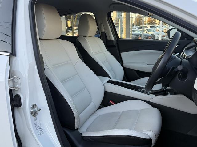 アテンザセダン ２５Ｓ　Ｌパッケージ　禁煙車　白革シート　ＢＯＳＥサウンド　純正７インチナビ　フルセグ　バックカメラ　クルーズコントロール　ヘッドアップディスプレイ　シートヒーター　パワーシート　ＥＴＣ　アイドリングストップ（10枚目）