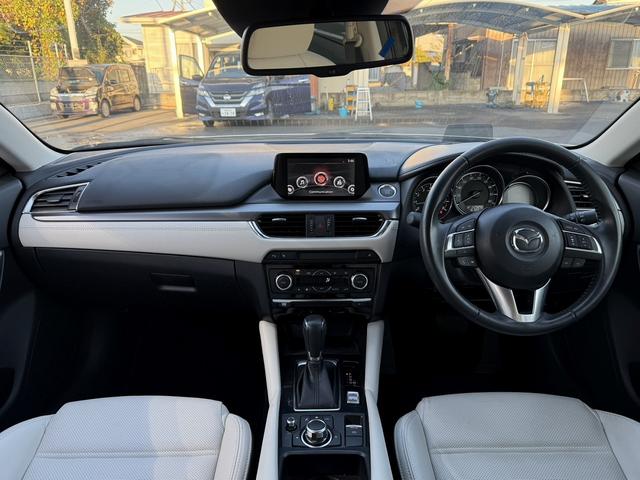 アテンザセダン ２５Ｓ　Ｌパッケージ　禁煙車　白革シート　ＢＯＳＥサウンド　純正７インチナビ　フルセグ　バックカメラ　クルーズコントロール　ヘッドアップディスプレイ　シートヒーター　パワーシート　ＥＴＣ　アイドリングストップ（12枚目）