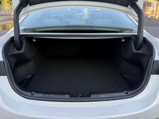 アテンザセダン ２５Ｓ　Ｌパッケージ　禁煙車　白革シート　ＢＯＳＥサウンド　純正７インチナビ　フルセグ　バックカメラ　クルーズコントロール　ヘッドアップディスプレイ　シートヒーター　パワーシート　ＥＴＣ　アイドリングストップ（14枚目）