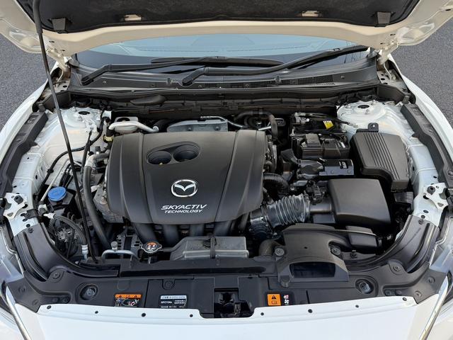 アテンザセダン ２５Ｓ　Ｌパッケージ　禁煙車　白革シート　ＢＯＳＥサウンド　純正７インチナビ　フルセグ　バックカメラ　クルーズコントロール　ヘッドアップディスプレイ　シートヒーター　パワーシート　ＥＴＣ　アイドリングストップ（15枚目）