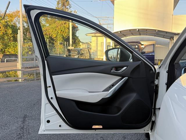 アテンザセダン ２５Ｓ　Ｌパッケージ　禁煙車　白革シート　ＢＯＳＥサウンド　純正７インチナビ　フルセグ　バックカメラ　クルーズコントロール　ヘッドアップディスプレイ　シートヒーター　パワーシート　ＥＴＣ　アイドリングストップ（34枚目）