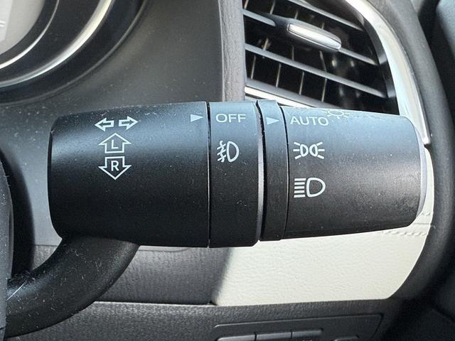 アテンザセダン ２５Ｓ　Ｌパッケージ　禁煙車　白革シート　ＢＯＳＥサウンド　純正７インチナビ　フルセグ　バックカメラ　クルーズコントロール　ヘッドアップディスプレイ　シートヒーター　パワーシート　ＥＴＣ　アイドリングストップ（45枚目）