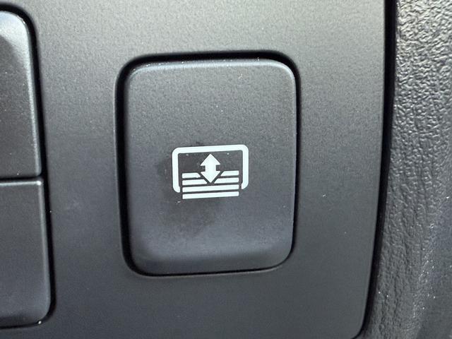 アテンザセダン ２５Ｓ　Ｌパッケージ　禁煙車　白革シート　ＢＯＳＥサウンド　純正７インチナビ　フルセグ　バックカメラ　クルーズコントロール　ヘッドアップディスプレイ　シートヒーター　パワーシート　ＥＴＣ　アイドリングストップ（48枚目）