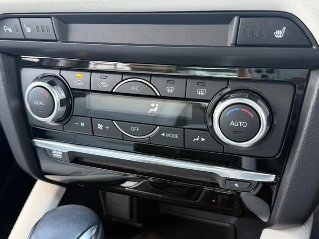 アテンザセダン ２５Ｓ　Ｌパッケージ　禁煙車　白革シート　ＢＯＳＥサウンド　純正７インチナビ　フルセグ　バックカメラ　クルーズコントロール　ヘッドアップディスプレイ　シートヒーター　パワーシート　ＥＴＣ　アイドリングストップ（54枚目）