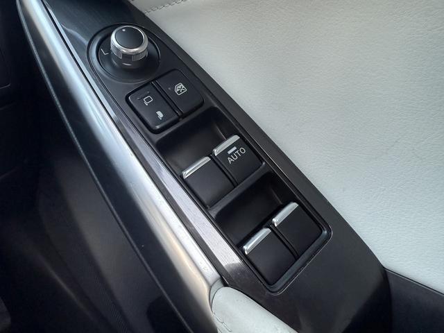 アテンザセダン ２５Ｓ　Ｌパッケージ　禁煙車　白革シート　ＢＯＳＥサウンド　純正７インチナビ　フルセグ　バックカメラ　クルーズコントロール　ヘッドアップディスプレイ　シートヒーター　パワーシート　ＥＴＣ　アイドリングストップ（70枚目）