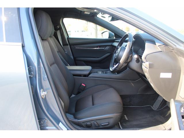 ＭＡＺＤＡ３ファストバック ２０Ｓプロアクティブ　ツーリングセレクション　禁煙車　メーカーオプション８型ナビ　フルセグ　アラウンドヴューモニター　メモリ＆ヒーター付きパワーシート　ステアリングヒーター　ブラインドスポットモニター　レーダークルーズ　運転支援　コーナーセンサー（17枚目）