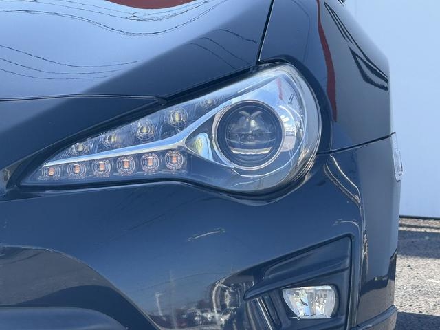 ８６ ＧＴ　後期型　モデリスタエアロ　ｂｒｅｍｂｏ製ブレーキセット　ＴＲＤ４本出しマフラー　禁煙車　純正ナビ　バックカメラ　フルセグ　オートクルーズコントロール　ＥＴＣ　ＬＥＤヘッドライト　６速マニュアル車（12枚目）