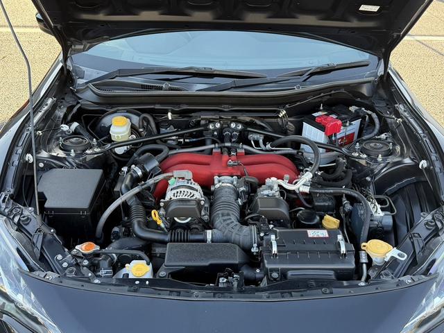 ８６ ＧＴ　後期型　モデリスタエアロ　ｂｒｅｍｂｏ製ブレーキセット　ＴＲＤ４本出しマフラー　禁煙車　純正ナビ　バックカメラ　フルセグ　オートクルーズコントロール　ＥＴＣ　ＬＥＤヘッドライト　６速マニュアル車（18枚目）