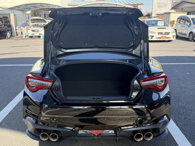 ８６ ＧＴ　後期型　モデリスタエアロ　ｂｒｅｍｂｏ製ブレーキセット　ＴＲＤ４本出しマフラー　禁煙車　純正ナビ　バックカメラ　フルセグ　オートクルーズコントロール　ＥＴＣ　ＬＥＤヘッドライト　６速マニュアル車（19枚目）