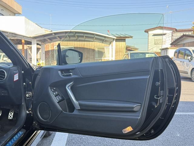 ８６ ＧＴ　後期型　モデリスタエアロ　ｂｒｅｍｂｏ製ブレーキセット　ＴＲＤ４本出しマフラー　禁煙車　純正ナビ　バックカメラ　フルセグ　オートクルーズコントロール　ＥＴＣ　ＬＥＤヘッドライト　６速マニュアル車（33枚目）