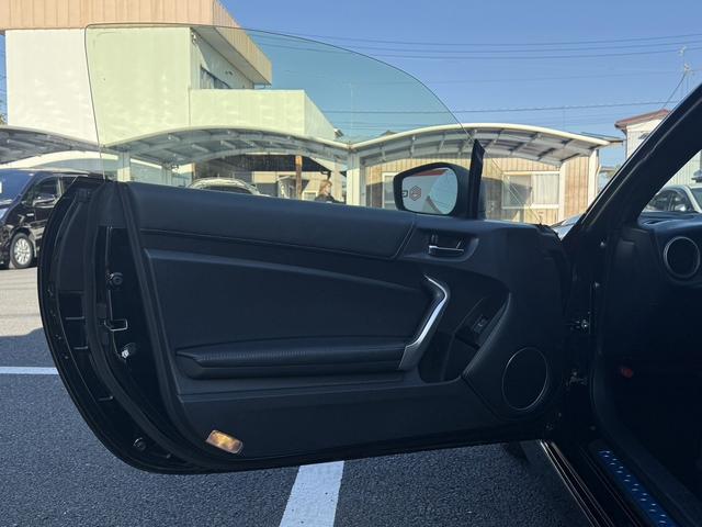 ８６ ＧＴ　後期型　モデリスタエアロ　ｂｒｅｍｂｏ製ブレーキセット　ＴＲＤ４本出しマフラー　禁煙車　純正ナビ　バックカメラ　フルセグ　オートクルーズコントロール　ＥＴＣ　ＬＥＤヘッドライト　６速マニュアル車（35枚目）