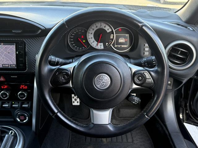 ８６ ＧＴ　後期型　モデリスタエアロ　ｂｒｅｍｂｏ製ブレーキセット　ＴＲＤ４本出しマフラー　禁煙車　純正ナビ　バックカメラ　フルセグ　オートクルーズコントロール　ＥＴＣ　ＬＥＤヘッドライト　６速マニュアル車（40枚目）