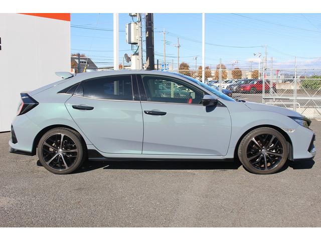 シビック ハッチバック　禁煙車　サンルーフ　ＯＰ本革シート　純正ナビ　フルセグ　バックカメラ　パワーシート　衝突軽減ブレーキシステム　アダクティブクルーズ　ブレーキホールド　パドルシフト　シートヒーター　スポーツアルミペダル（4枚目）