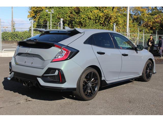 シビック ハッチバック　禁煙車　サンルーフ　ＯＰ本革シート　純正ナビ　フルセグ　バックカメラ　パワーシート　衝突軽減ブレーキシステム　アダクティブクルーズ　ブレーキホールド　パドルシフト　シートヒーター　スポーツアルミペダル（5枚目）