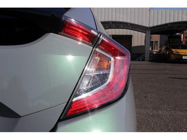 シビック ハッチバック　禁煙車　サンルーフ　ＯＰ本革シート　純正ナビ　フルセグ　バックカメラ　パワーシート　衝突軽減ブレーキシステム　アダクティブクルーズ　ブレーキホールド　パドルシフト　シートヒーター　スポーツアルミペダル（14枚目）