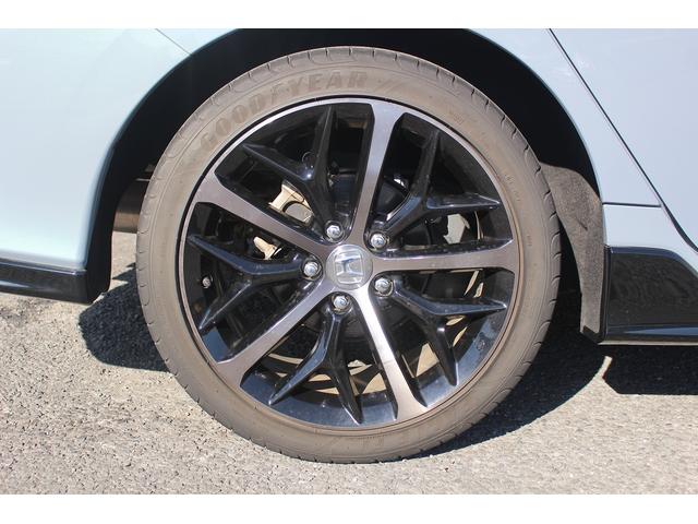 シビック ハッチバック　禁煙車　サンルーフ　ＯＰ本革シート　純正ナビ　フルセグ　バックカメラ　パワーシート　衝突軽減ブレーキシステム　アダクティブクルーズ　ブレーキホールド　パドルシフト　シートヒーター　スポーツアルミペダル（20枚目）