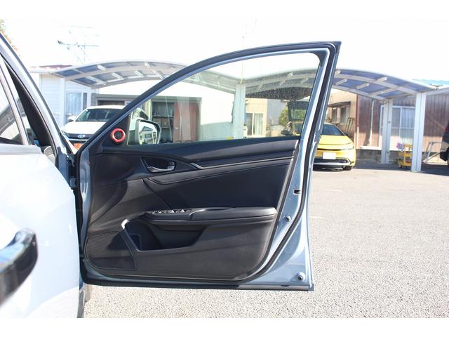 シビック ハッチバック　禁煙車　サンルーフ　ＯＰ本革シート　純正ナビ　フルセグ　バックカメラ　パワーシート　衝突軽減ブレーキシステム　アダクティブクルーズ　ブレーキホールド　パドルシフト　シートヒーター　スポーツアルミペダル（26枚目）