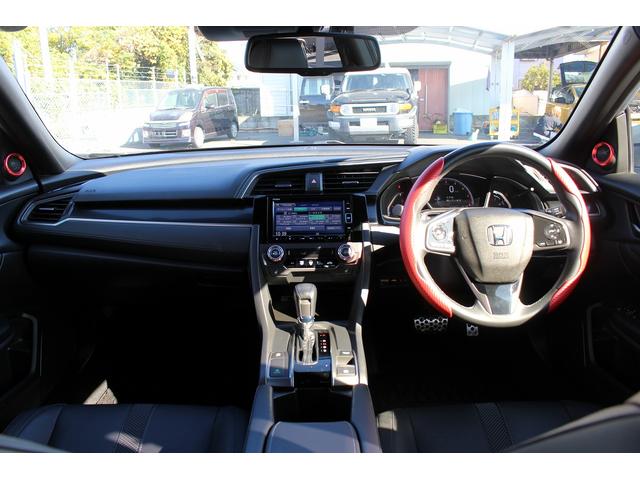 シビック ハッチバック　禁煙車　サンルーフ　ＯＰ本革シート　純正ナビ　フルセグ　バックカメラ　パワーシート　衝突軽減ブレーキシステム　アダクティブクルーズ　ブレーキホールド　パドルシフト　シートヒーター　スポーツアルミペダル（52枚目）