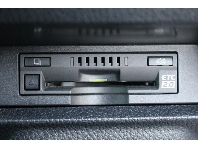 ヴォクシー ＺＳ　煌ＩＩ　禁煙車　純正９インチナビ　フルセグＴＶ　バックカメラ　後席モニター　衝突軽減　車線逸脱防止システム　両側電動スライドドア　先行者発信告知　純正１６インチアルミ　ビルトインＥＴＣ　アイドリングストップ（7枚目）