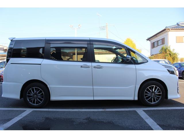 ヴォクシー ＺＳ　煌ＩＩ　禁煙車　純正９インチナビ　フルセグＴＶ　バックカメラ　後席モニター　衝突軽減　車線逸脱防止システム　両側電動スライドドア　先行者発信告知　純正１６インチアルミ　ビルトインＥＴＣ　アイドリングストップ（9枚目）