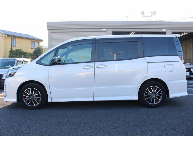 ヴォクシー ＺＳ　煌ＩＩ　禁煙車　純正９インチナビ　フルセグＴＶ　バックカメラ　後席モニター　衝突軽減　車線逸脱防止システム　両側電動スライドドア　先行者発信告知　純正１６インチアルミ　ビルトインＥＴＣ　アイドリングストップ（11枚目）