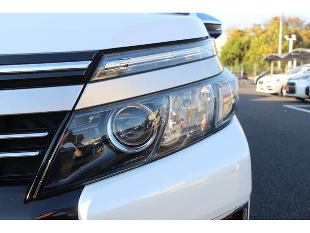 ヴォクシー ＺＳ　煌ＩＩ　禁煙車　純正９インチナビ　フルセグＴＶ　バックカメラ　後席モニター　衝突軽減　車線逸脱防止システム　両側電動スライドドア　先行者発信告知　純正１６インチアルミ　ビルトインＥＴＣ　アイドリングストップ（12枚目）