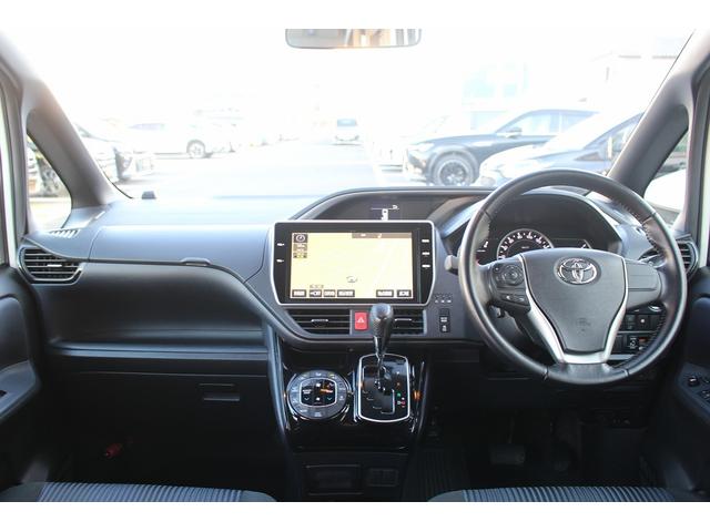 ヴォクシー ＺＳ　煌ＩＩ　禁煙車　純正９インチナビ　フルセグＴＶ　バックカメラ　後席モニター　衝突軽減　車線逸脱防止システム　両側電動スライドドア　先行者発信告知　純正１６インチアルミ　ビルトインＥＴＣ　アイドリングストップ（17枚目）