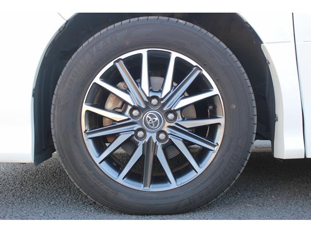 ヴォクシー ＺＳ　煌ＩＩ　禁煙車　純正９インチナビ　フルセグＴＶ　バックカメラ　後席モニター　衝突軽減　車線逸脱防止システム　両側電動スライドドア　先行者発信告知　純正１６インチアルミ　ビルトインＥＴＣ　アイドリングストップ（31枚目）