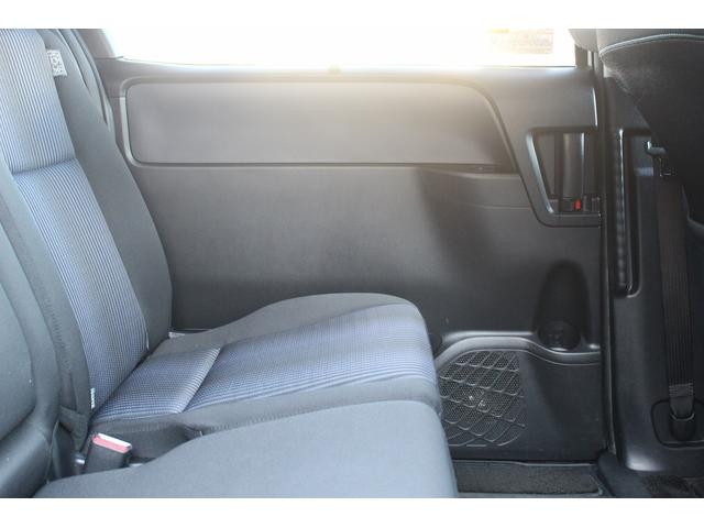 ヴォクシー ＺＳ　煌ＩＩ　禁煙車　純正９インチナビ　フルセグＴＶ　バックカメラ　後席モニター　衝突軽減　車線逸脱防止システム　両側電動スライドドア　先行者発信告知　純正１６インチアルミ　ビルトインＥＴＣ　アイドリングストップ（36枚目）