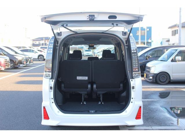 ヴォクシー ＺＳ　煌ＩＩ　禁煙車　純正９インチナビ　フルセグＴＶ　バックカメラ　後席モニター　衝突軽減　車線逸脱防止システム　両側電動スライドドア　先行者発信告知　純正１６インチアルミ　ビルトインＥＴＣ　アイドリングストップ（37枚目）