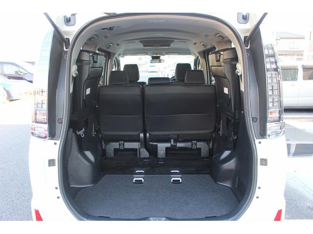 ヴォクシー ＺＳ　煌ＩＩ　禁煙車　純正９インチナビ　フルセグＴＶ　バックカメラ　後席モニター　衝突軽減　車線逸脱防止システム　両側電動スライドドア　先行者発信告知　純正１６インチアルミ　ビルトインＥＴＣ　アイドリングストップ（38枚目）